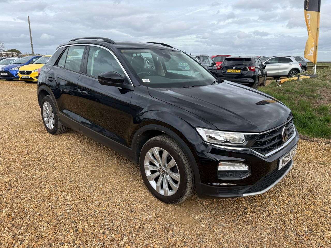 A 2019 VOLKSWAGEN T-ROC 1.6 TDI SE SUV 5dr Diesel Manual Euro 6 (s/s) (115 ps) A 2019 VOLKSWAGEN T-ROC 1.6 TDI SE SUV 5dr Diesel Manual Euro 6 (s/s) (115 ps)