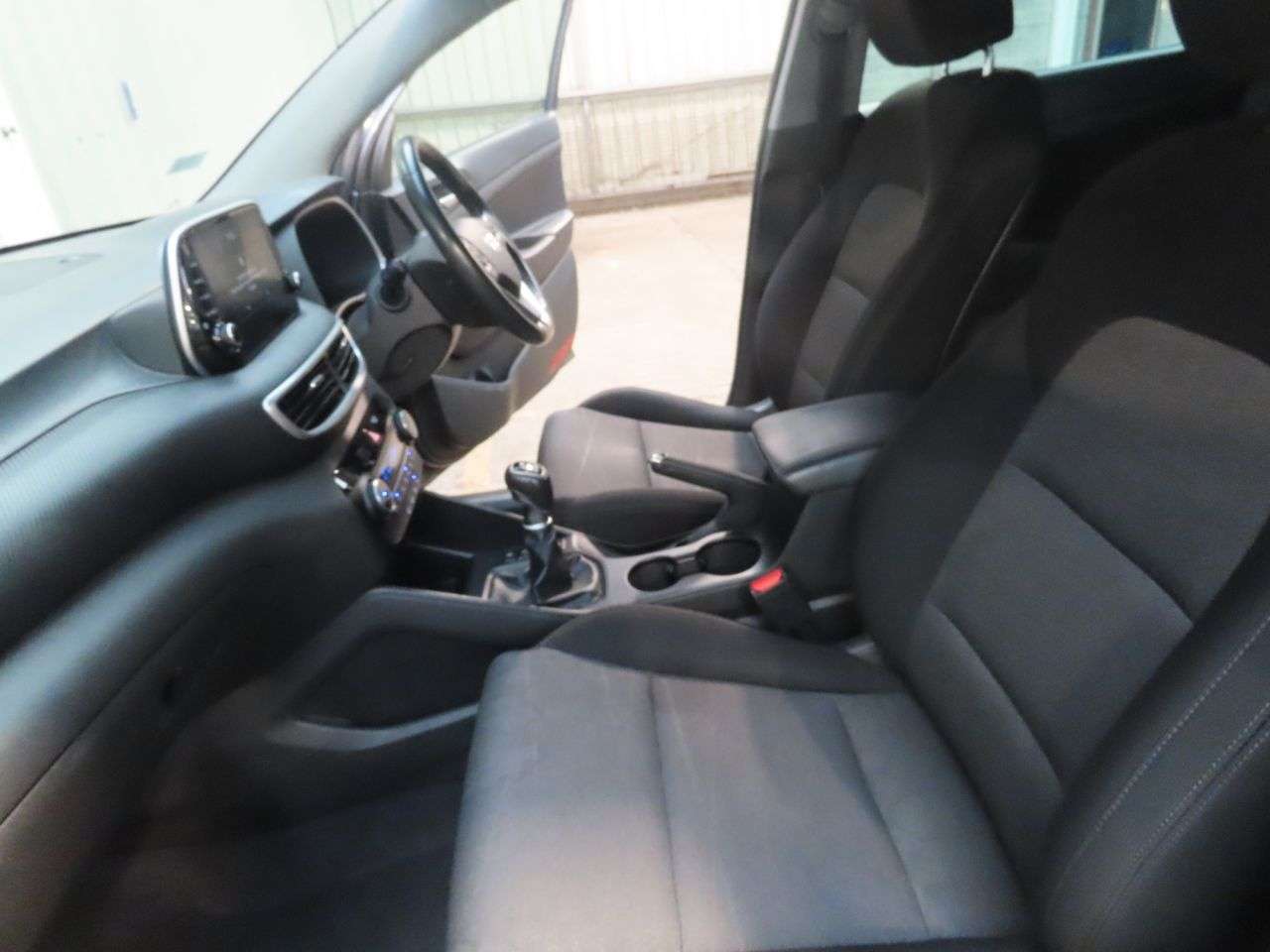A 2019 HYUNDAI TUCSON 1.6 GDi SE Nav SUV 5dr Petrol Manual Euro 6 (s/s) (132 ps) A 2019 HYUNDAI TUCSON 1.6 GDi SE Nav SUV 5dr Petrol Manual Euro 6 (s/s) (132 ps)