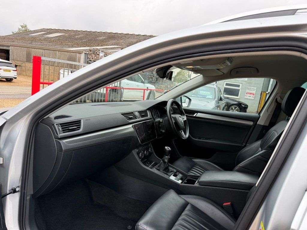 A 2018 SKODA SUPERB 2.0 TDI SE L Executive Estate 5dr Diesel Manual Euro 6 (s/s) (150 ps) A 2018 SKODA SUPERB 2.0 TDI SE L Executive Estate 5dr Diesel Manual Euro 6 (s/s) (150 ps)