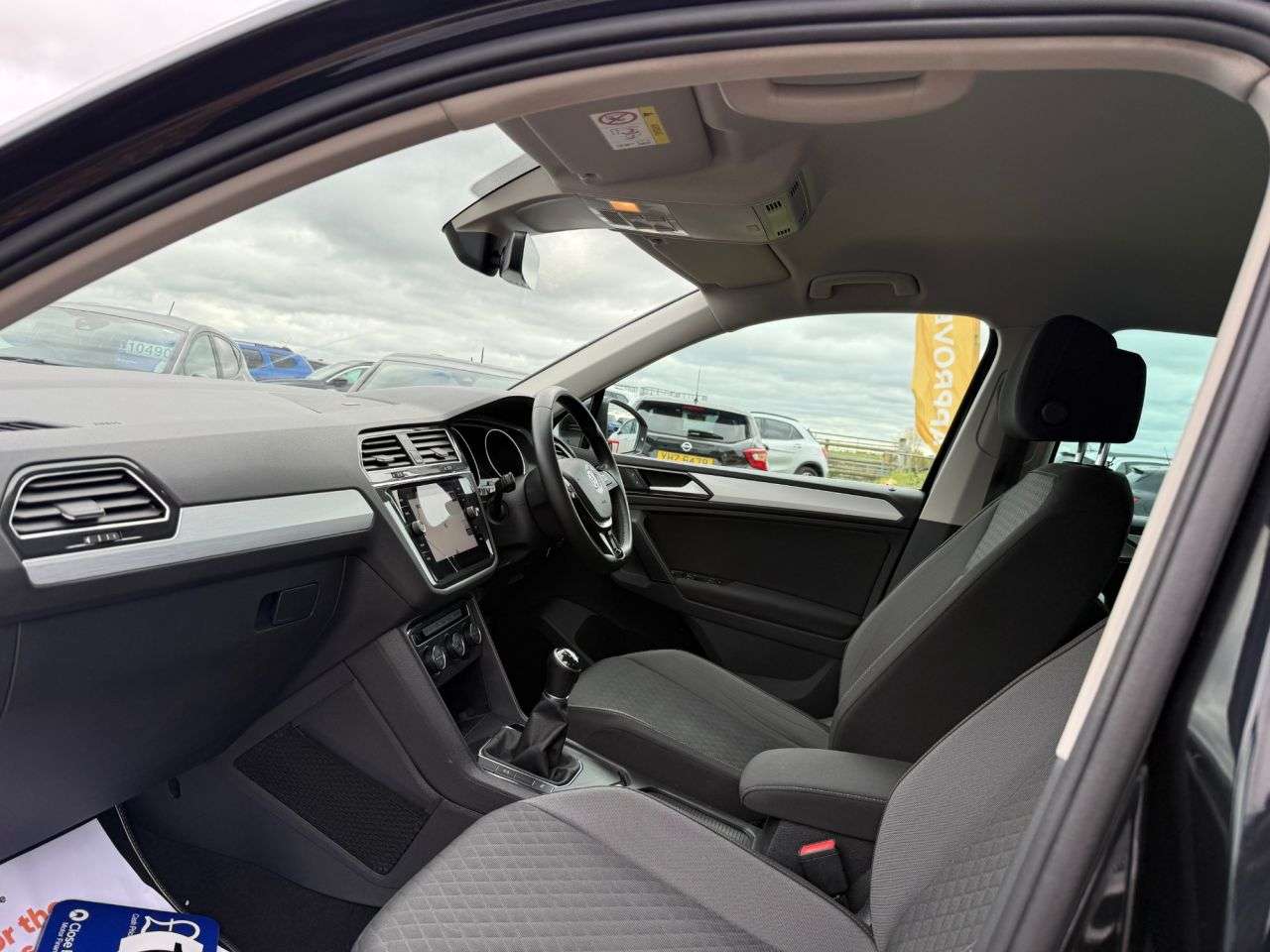 A 2018 VOLKSWAGEN TIGUAN 1.4 TSI SE Navigation SUV 5dr Petrol Manual Euro 6 (s/s) (125 ps) A 2018 VOLKSWAGEN TIGUAN 1.4 TSI SE Navigation SUV 5dr Petrol Manual Euro 6 (s/s) (125 ps)