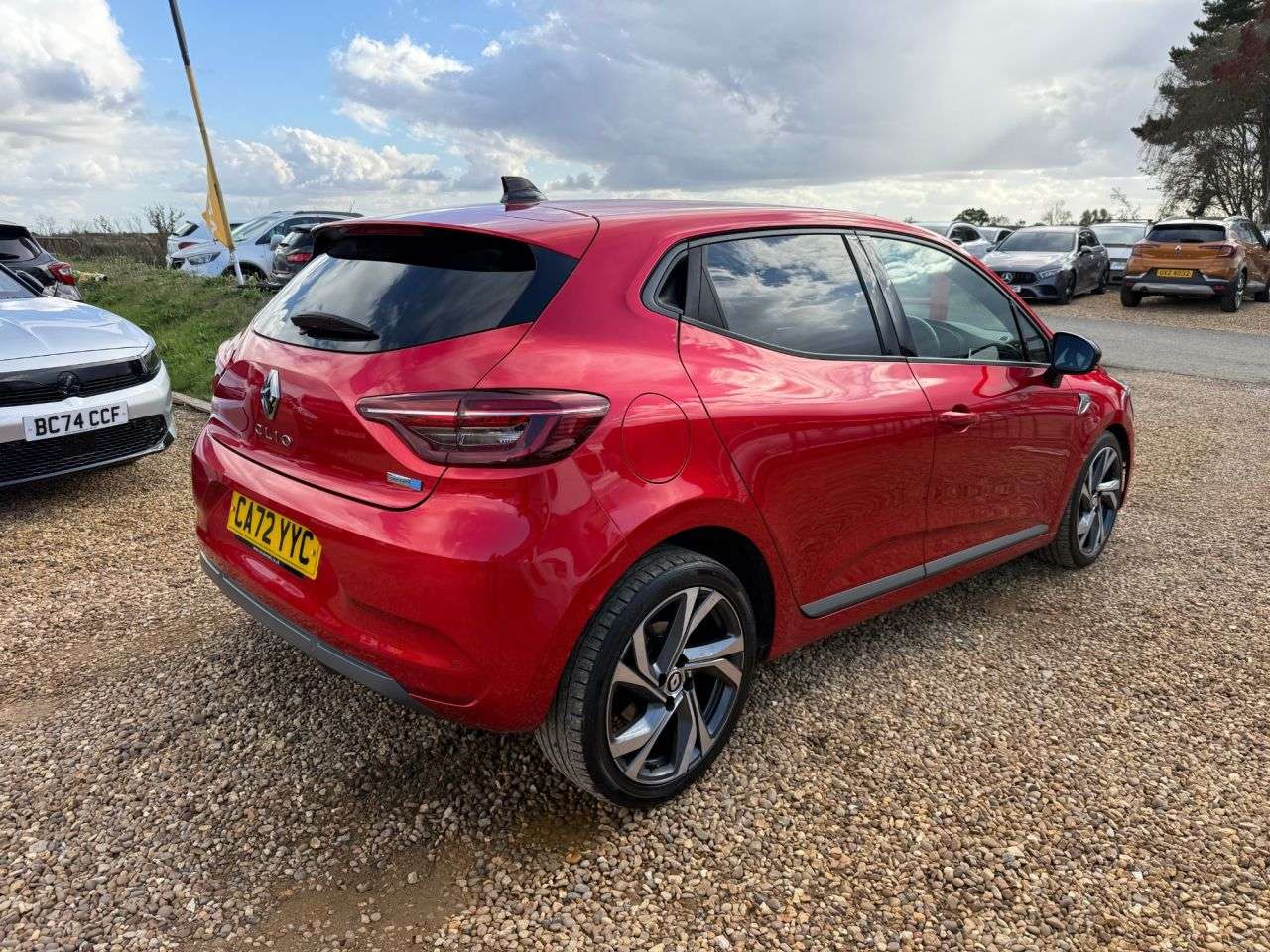 A 2022 RENAULT CLIO 1.6 E-TECH RS Line Hatchback 5dr Petrol Hybrid Auto Euro 6 (s/s) (145 ps) A 2022 RENAULT CLIO 1.6 E-TECH RS Line Hatchback 5dr Petrol Hybrid Auto Euro 6 (s/s) (145 ps)