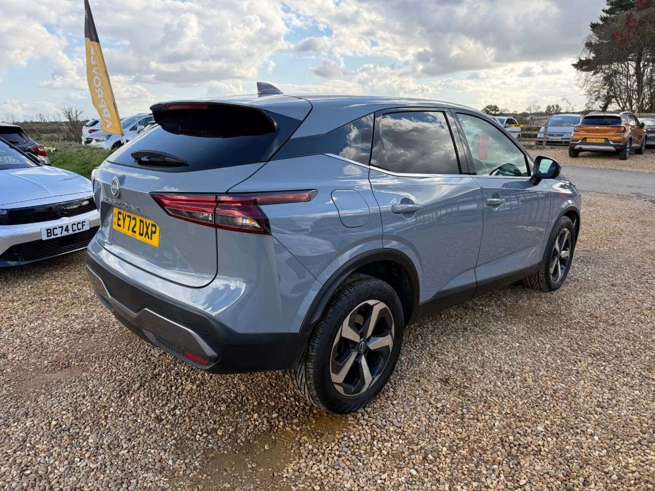 A 2022 NISSAN QASHQAI 1.3 DIG-T MHEV N-Connecta SUV 5dr Petrol Hybrid Manual Euro 6 (s/s) (140 ps A 2022 NISSAN QASHQAI 1.3 DIG-T MHEV N-Connecta SUV 5dr Petrol Hybrid Manual Euro 6 (s/s) (140 ps