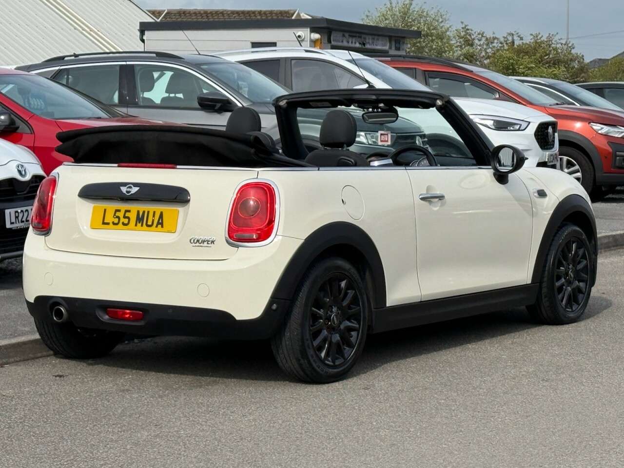 A 2017 MINI MINI COOPER A 2017 MINI MINI COOPER