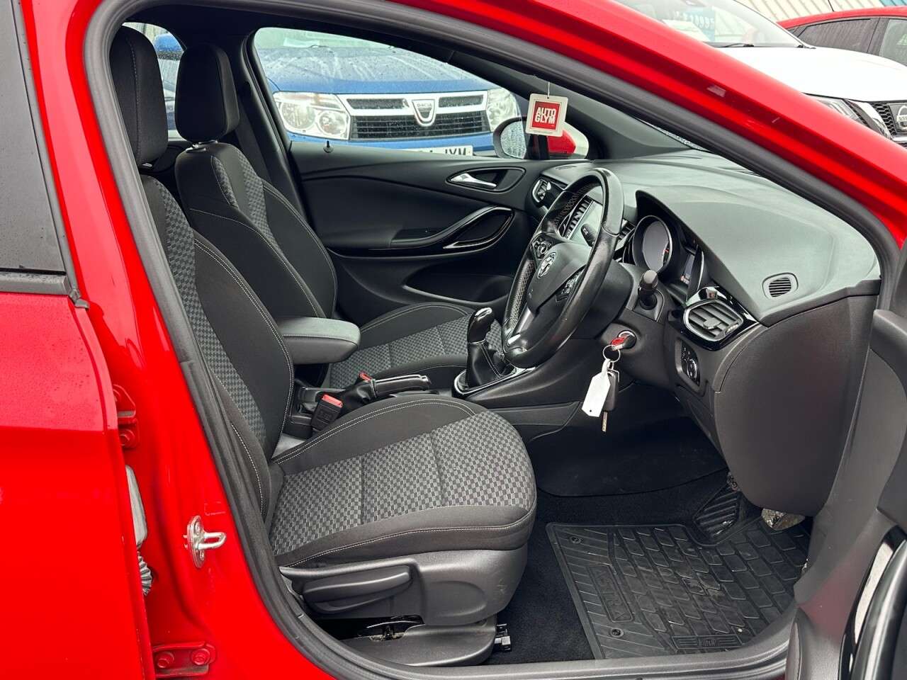 A 2015 VAUXHALL ASTRA 1.6 SRI NAV CDTI 5d 108 BHP A 2015 VAUXHALL ASTRA 1.6 SRI NAV CDTI 5d 108 BHP