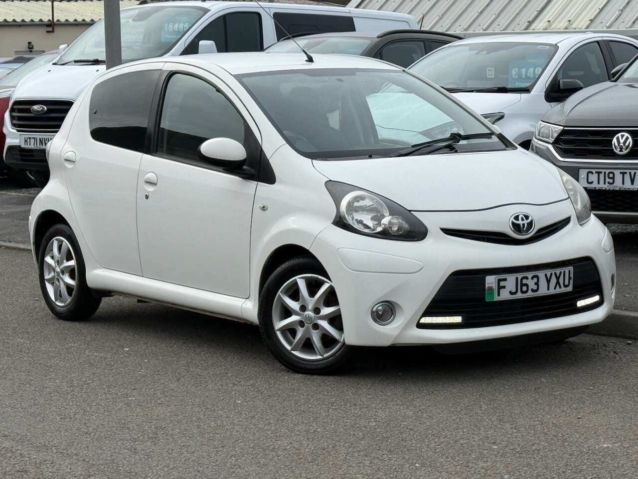 A 2013 TOYOTA AYGO 1.0 VVT-i Mode Hatchback 5dr Petrol Manual Euro 5 (68 ps) A 2013 TOYOTA AYGO 1.0 VVT-i Mode Hatchback 5dr Petrol Manual Euro 5 (68 ps)