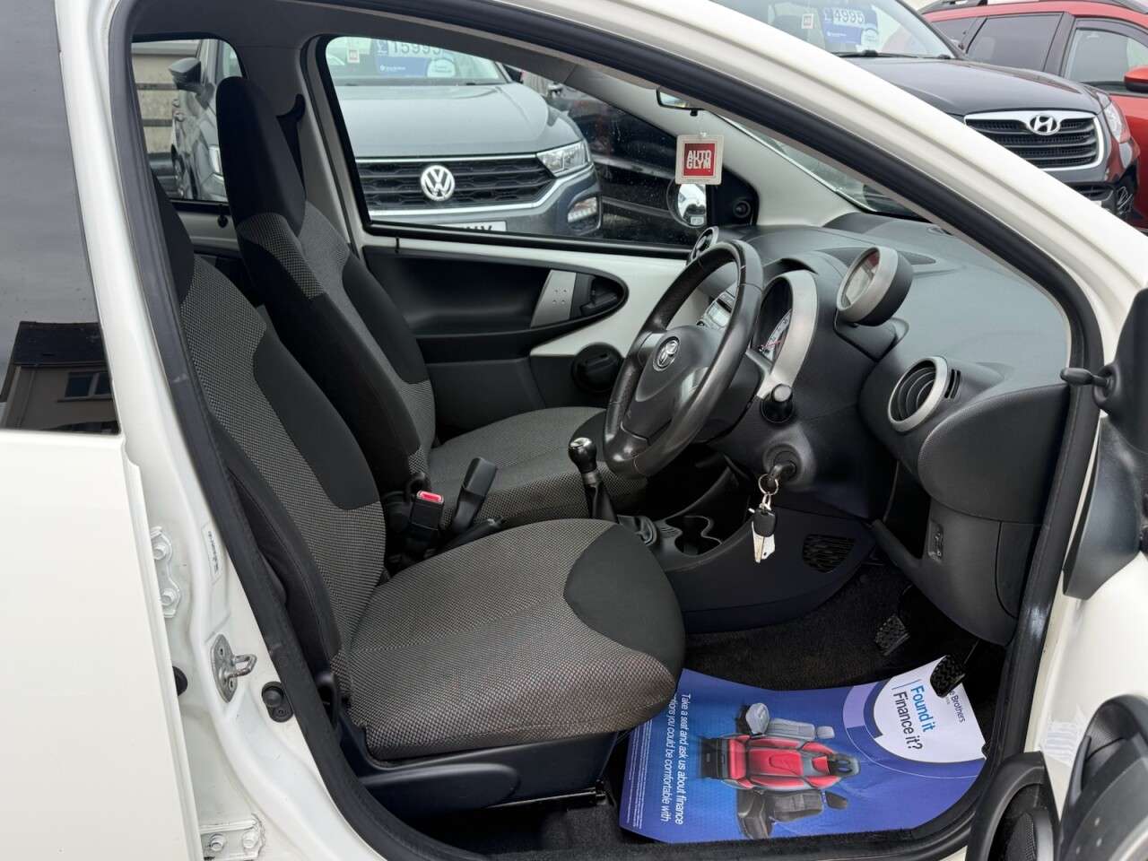 A 2013 TOYOTA AYGO 1.0 VVT-i Mode Hatchback 5dr Petrol Manual Euro 5 (68 ps) A 2013 TOYOTA AYGO 1.0 VVT-i Mode Hatchback 5dr Petrol Manual Euro 5 (68 ps)