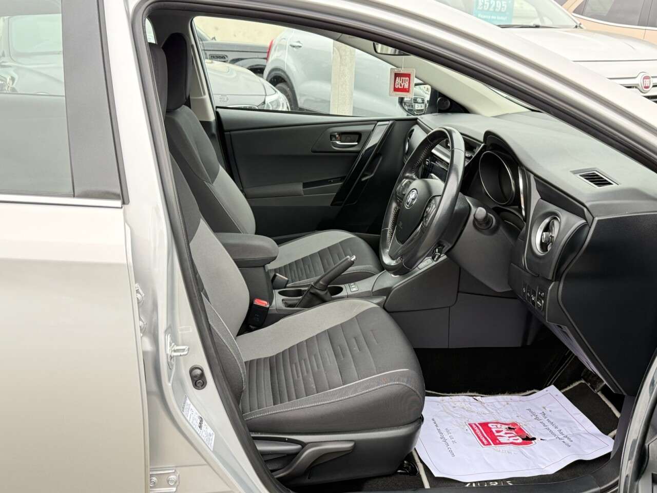 A 2018 TOYOTA AURIS 1.8 VVT-h Icon Tech Hatchback 5dr Petrol Hybrid CVT Euro 6 (s/s) (136 ps) A 2018 TOYOTA AURIS 1.8 VVT-h Icon Tech Hatchback 5dr Petrol Hybrid CVT Euro 6 (s/s) (136 ps)