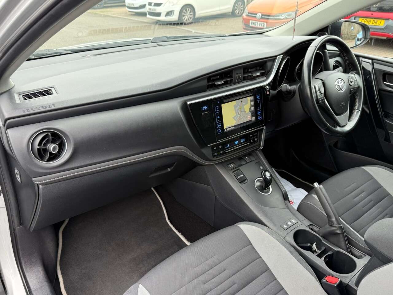 2018 TOYOTA AURIS 2018 TOYOTA AURIS