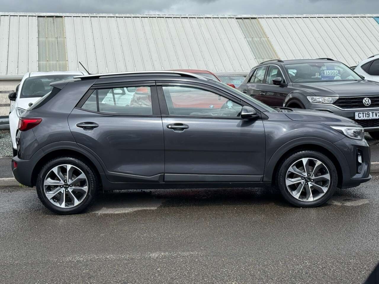 A 2017 KIA STONIC 1.6 CRDi 2 SUV 5dr Diesel Manual Euro 6 (s/s) (108 bhp) A 2017 KIA STONIC 1.6 CRDi 2 SUV 5dr Diesel Manual Euro 6 (s/s) (108 bhp)