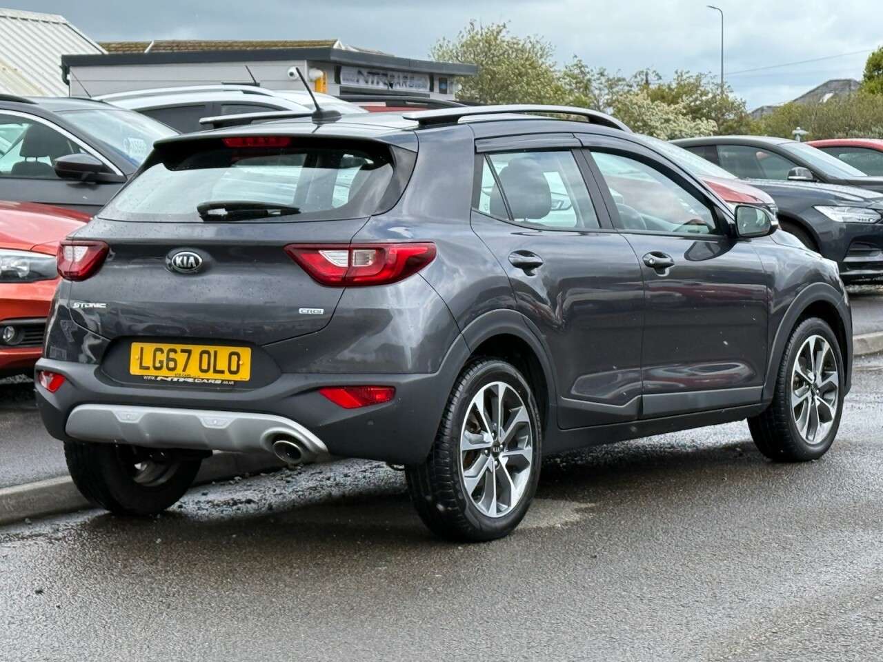 A 2017 KIA STONIC 1.6 CRDi 2 SUV 5dr Diesel Manual Euro 6 (s/s) (108 bhp) A 2017 KIA STONIC 1.6 CRDi 2 SUV 5dr Diesel Manual Euro 6 (s/s) (108 bhp)
