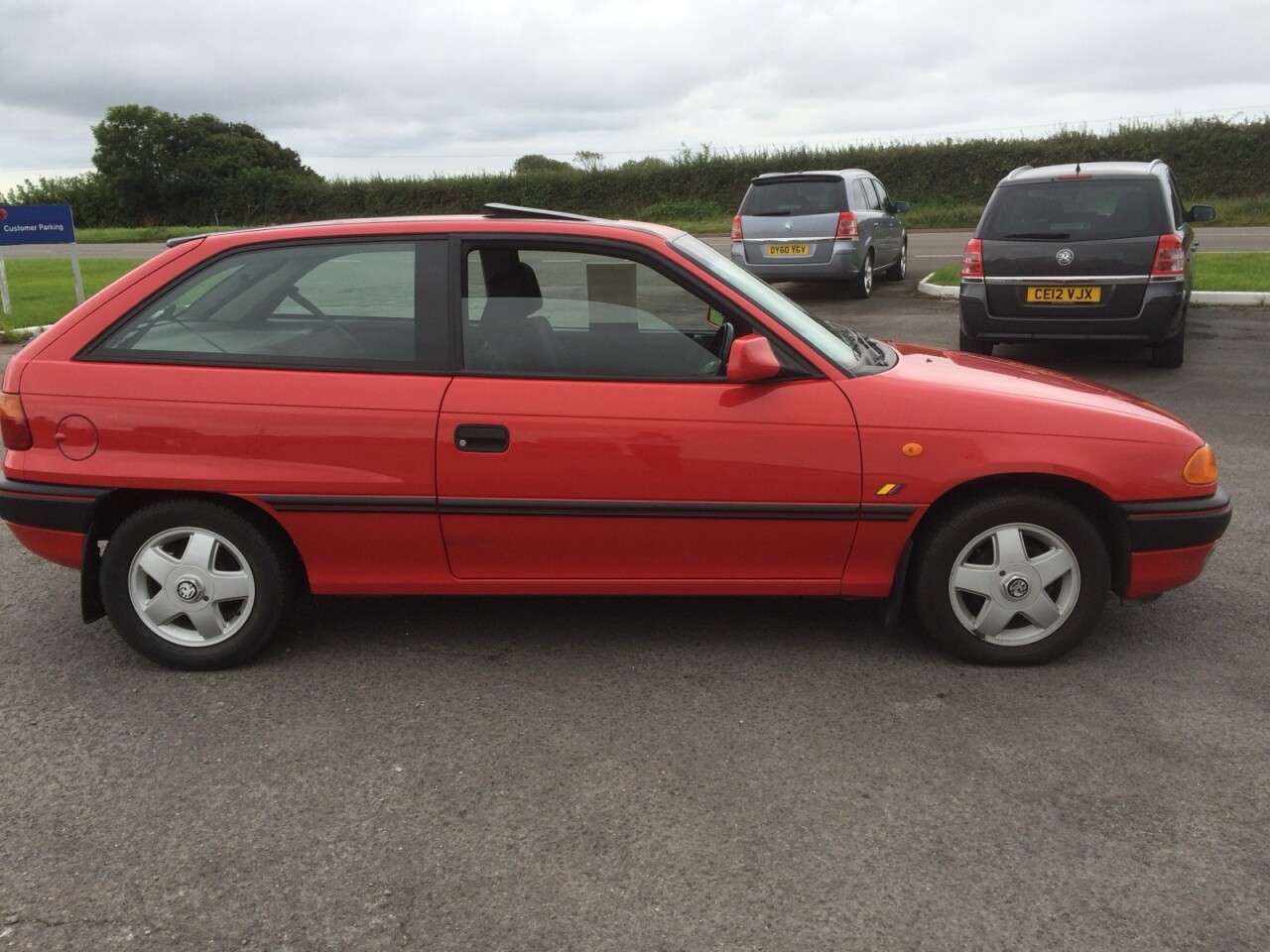 Check out this Vauxhall Astra 1994 Petrol Manual
