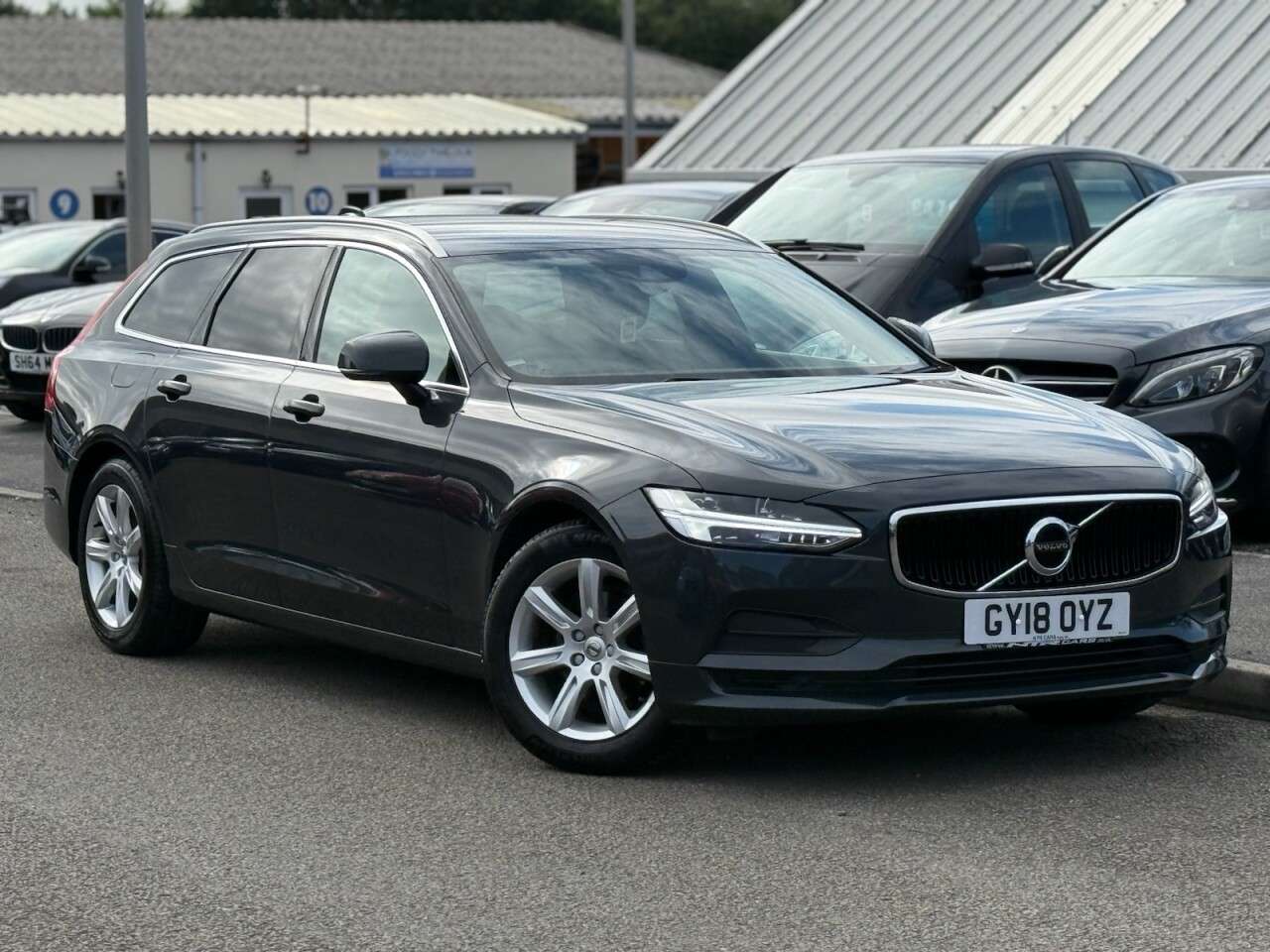 A 2018 VOLVO V90 2.0 D4 Momentum Estate 5dr Diesel Auto Euro 6 (s/s) (190 ps) A 2018 VOLVO V90 2.0 D4 Momentum Estate 5dr Diesel Auto Euro 6 (s/s) (190 ps)