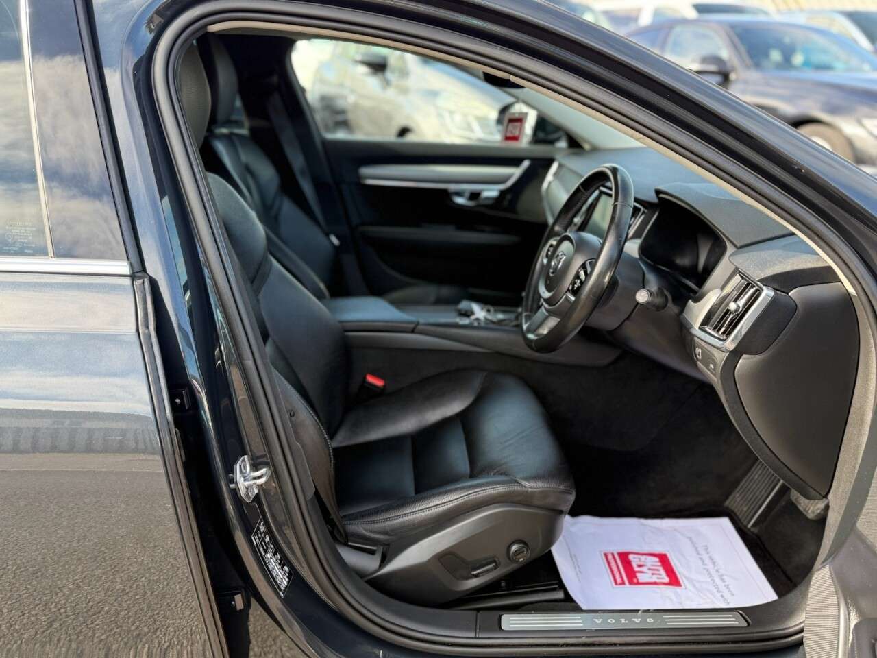 A 2018 VOLVO V90 2.0 D4 Momentum Estate 5dr Diesel Auto Euro 6 (s/s) (190 ps) A 2018 VOLVO V90 2.0 D4 Momentum Estate 5dr Diesel Auto Euro 6 (s/s) (190 ps)