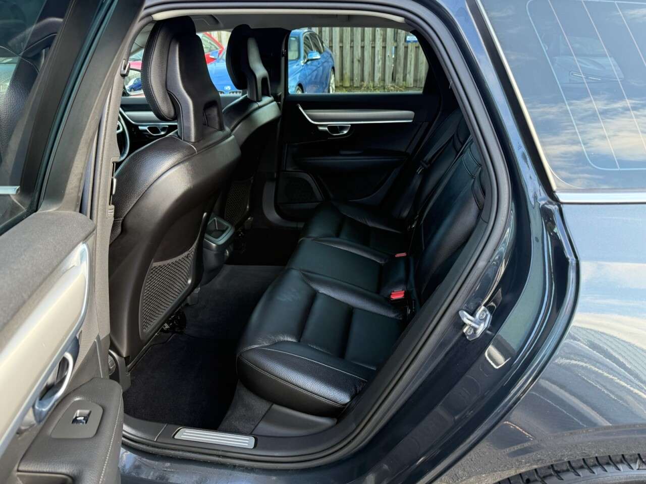 2018 VOLVO V90 2018 VOLVO V90