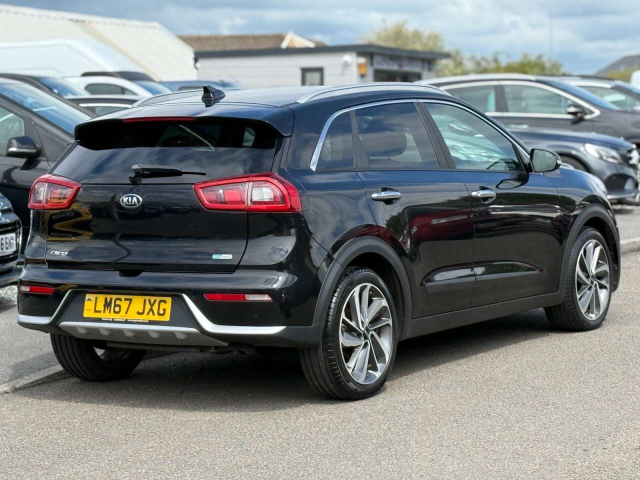 A 2017 KIA NIRO 1.6h GDi 3 SUV 5dr Petrol Hybrid DCT Euro 6 (s/s) (139 bhp) A 2017 KIA NIRO 1.6h GDi 3 SUV 5dr Petrol Hybrid DCT Euro 6 (s/s) (139 bhp)