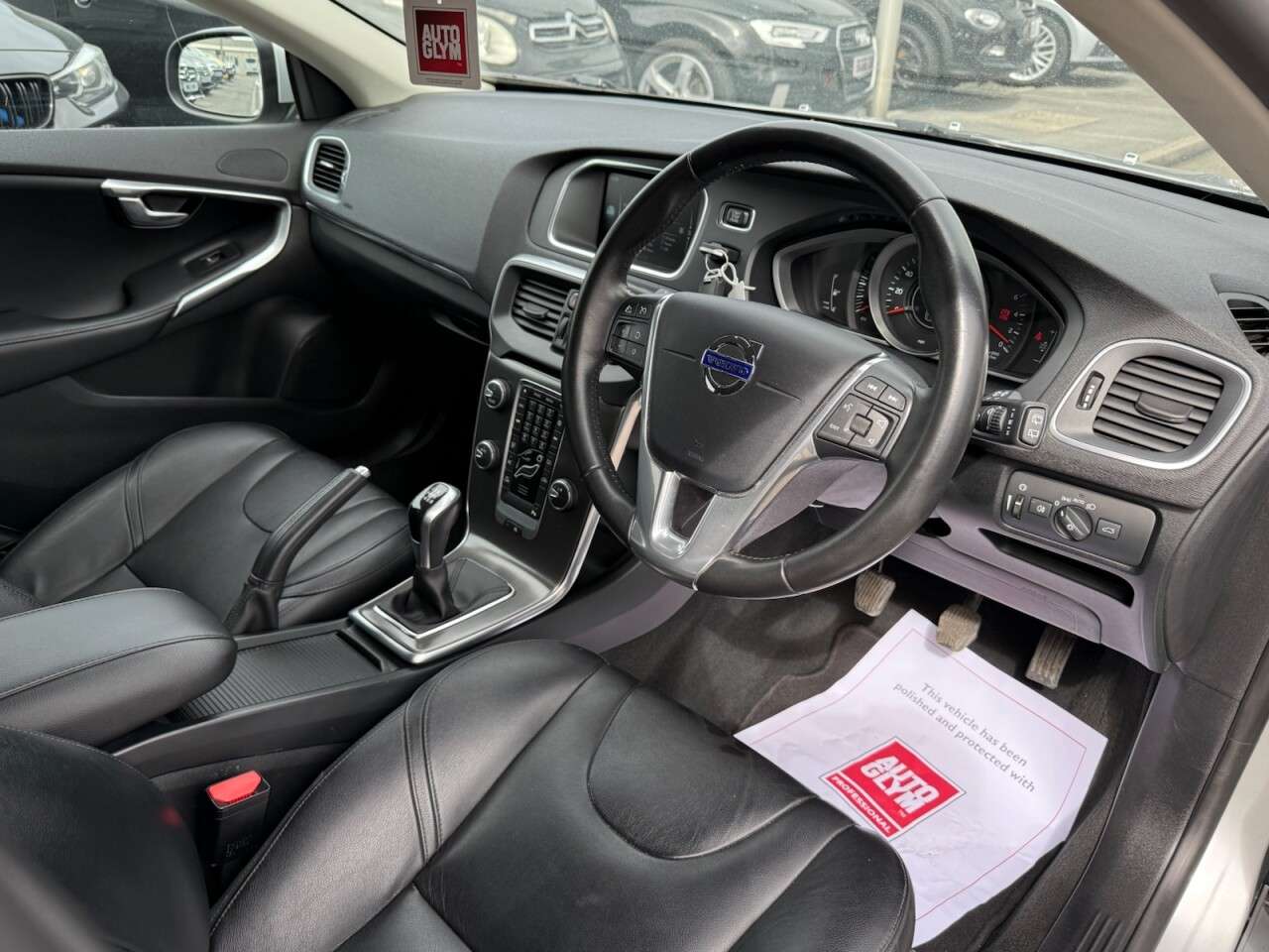 2015 VOLVO V40 2015 VOLVO V40