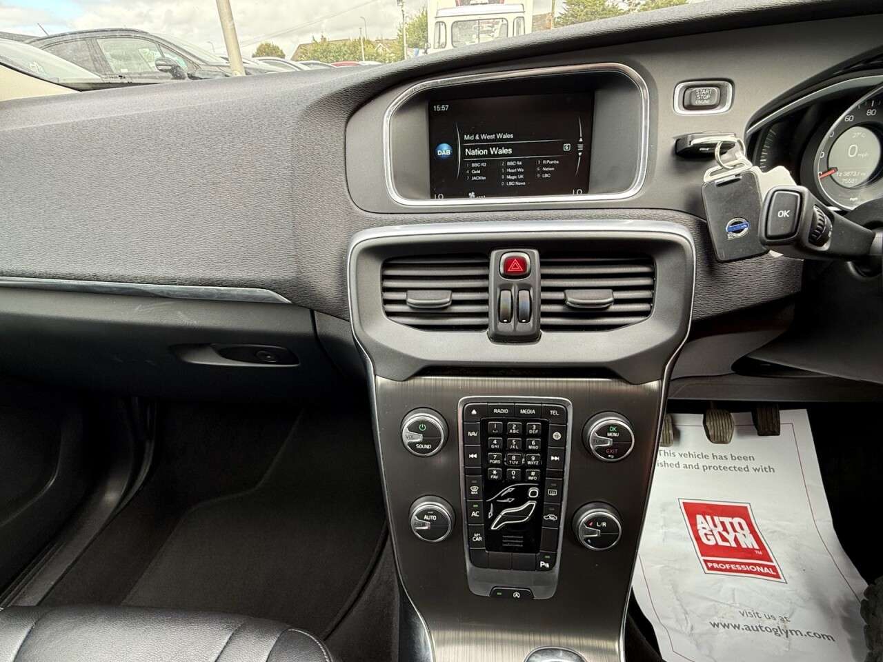 2015 VOLVO V40 2015 VOLVO V40