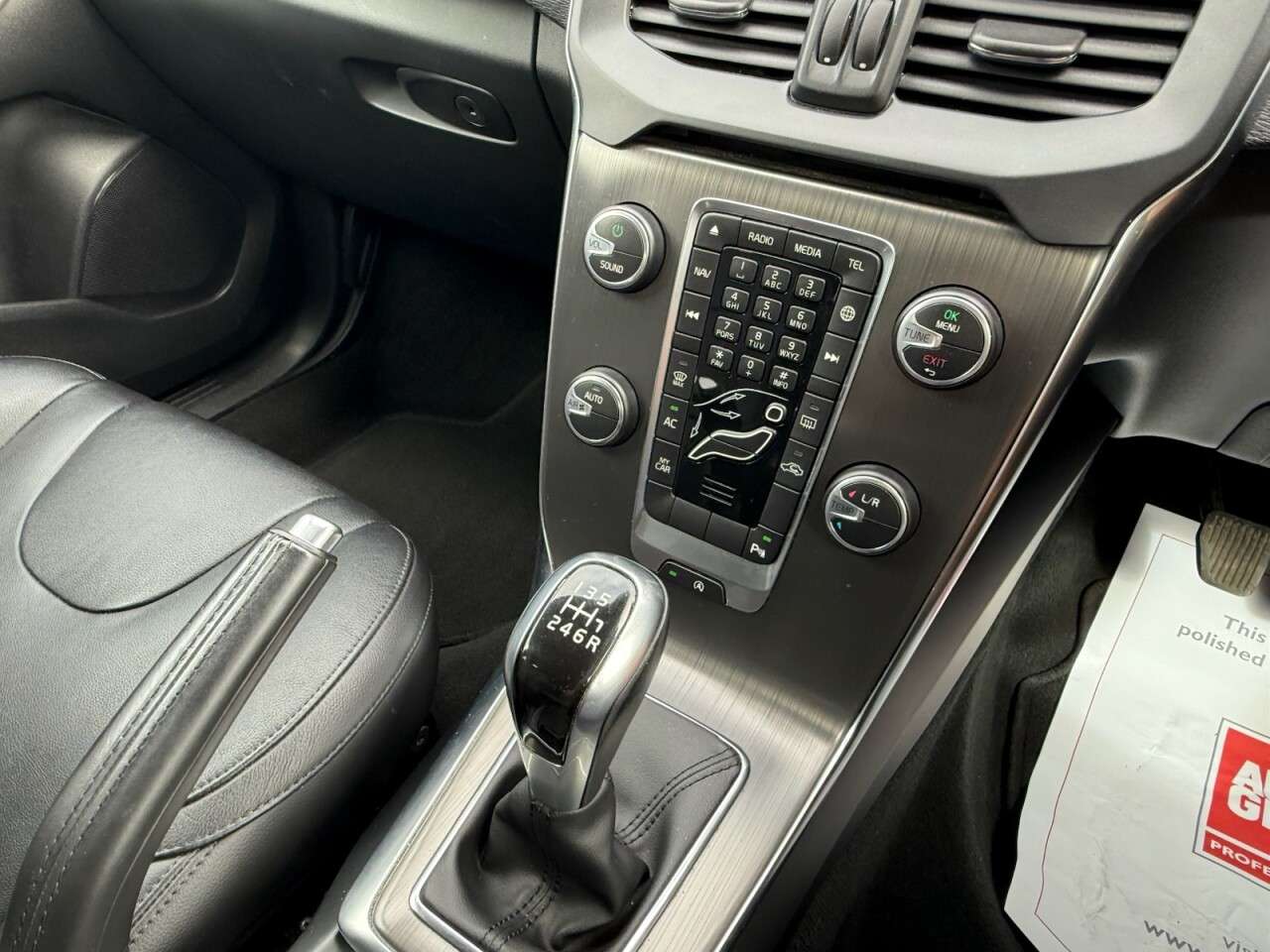 2015 VOLVO V40 2015 VOLVO V40