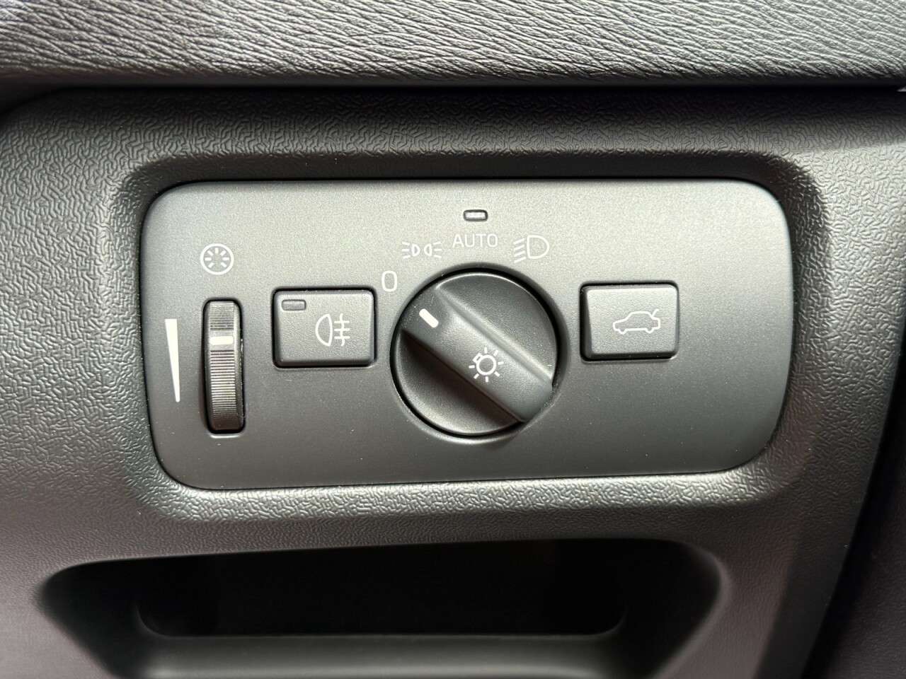 2015 VOLVO V40 2015 VOLVO V40