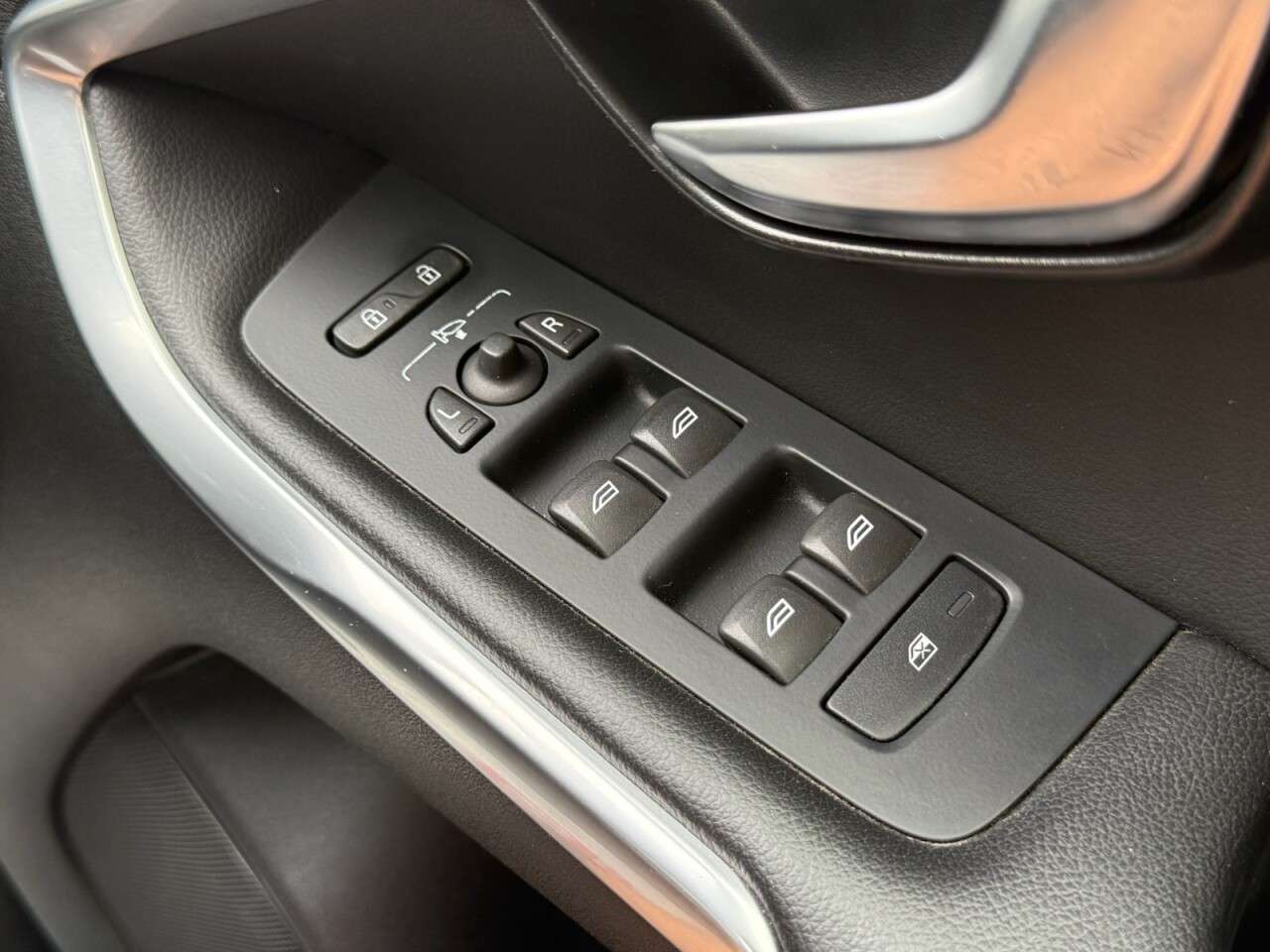 2015 VOLVO V40 2015 VOLVO V40