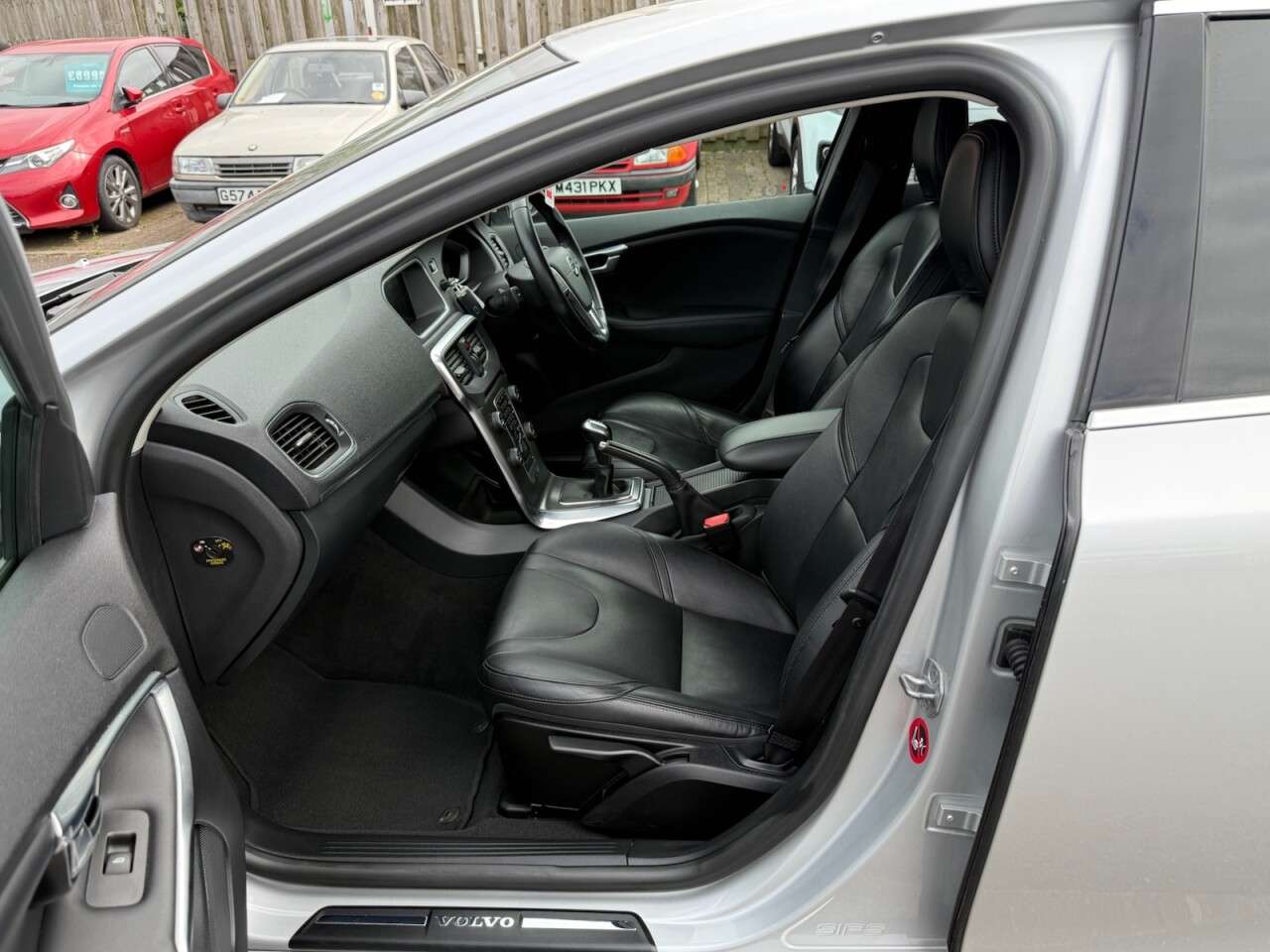 2015 VOLVO V40 2015 VOLVO V40