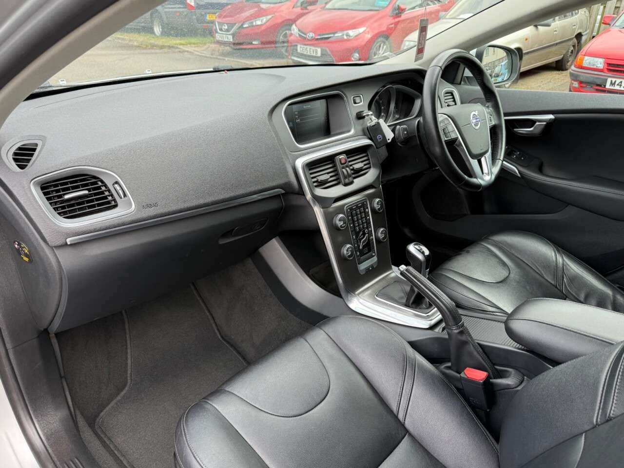 2015 VOLVO V40 2015 VOLVO V40