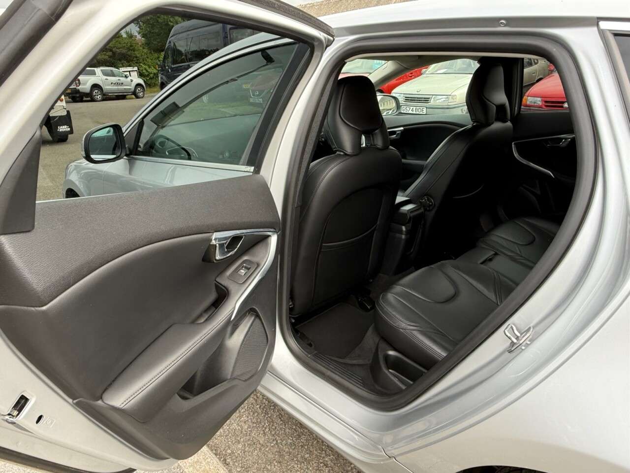 2015 VOLVO V40 2015 VOLVO V40