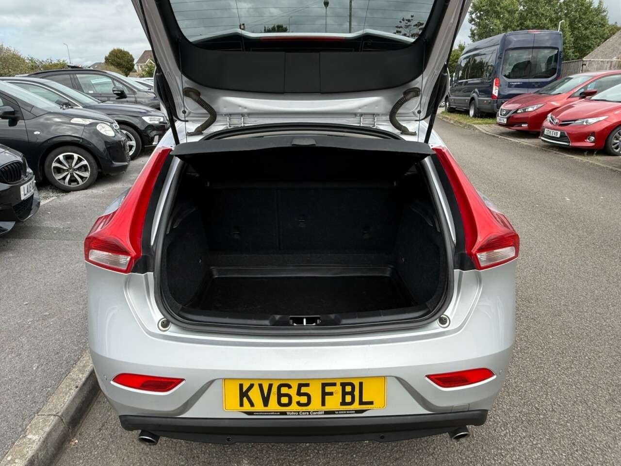 2015 VOLVO V40 2015 VOLVO V40