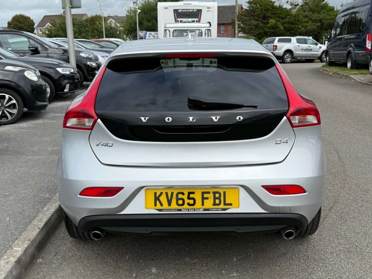 2015 VOLVO V40 2015 VOLVO V40