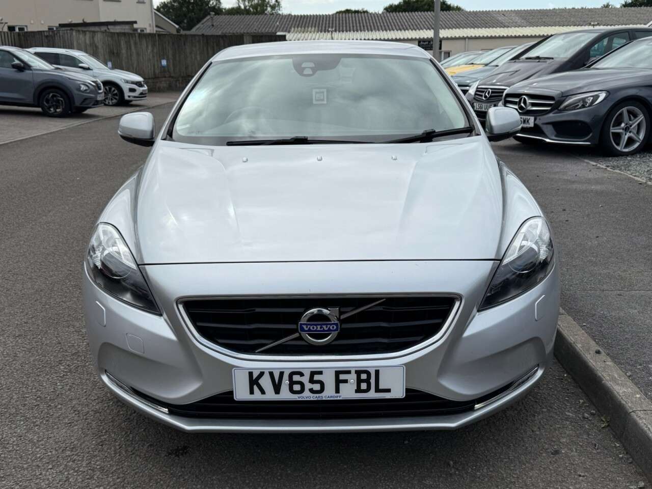 2015 VOLVO V40 2015 VOLVO V40