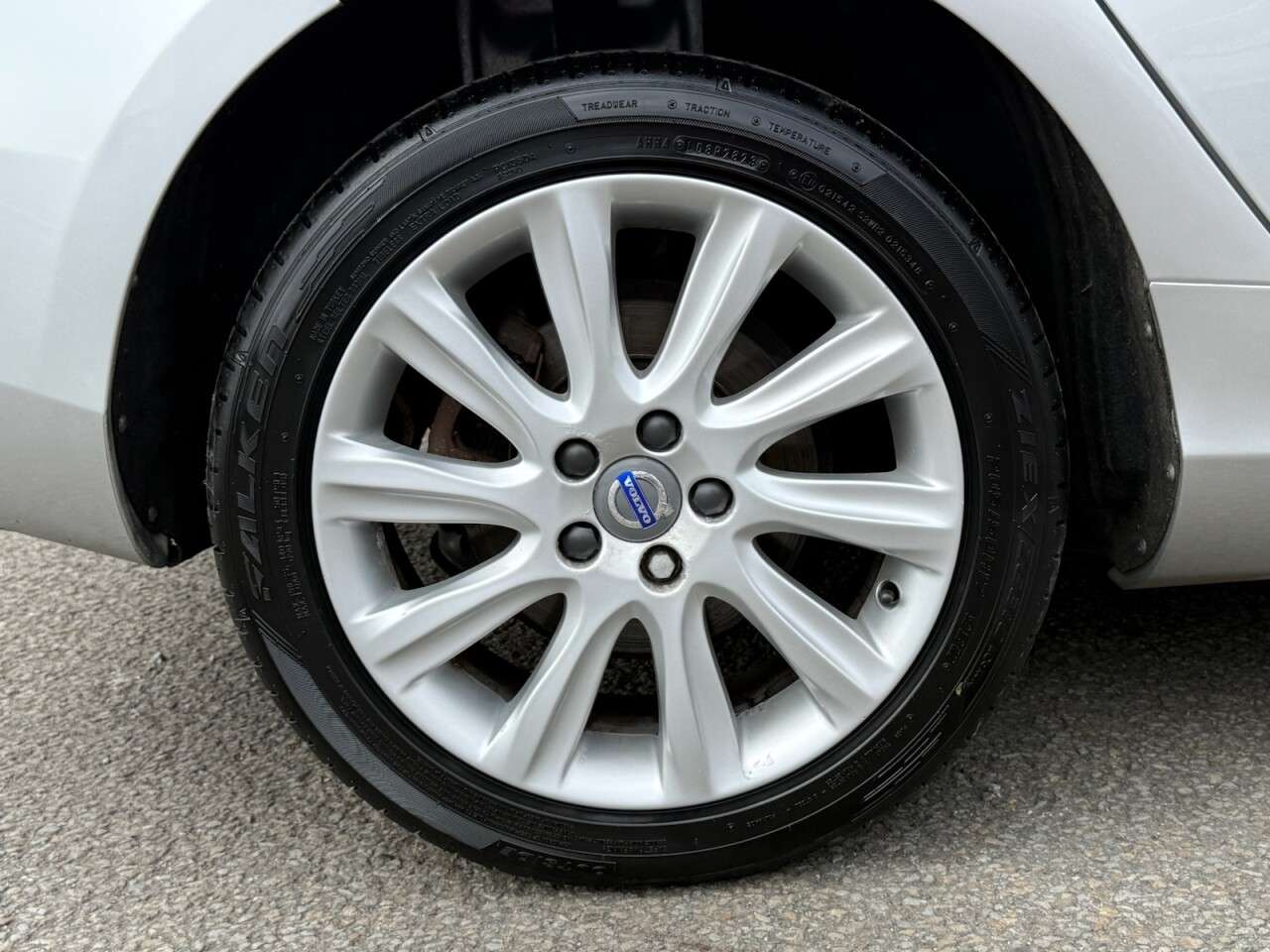 2015 VOLVO V40 2015 VOLVO V40