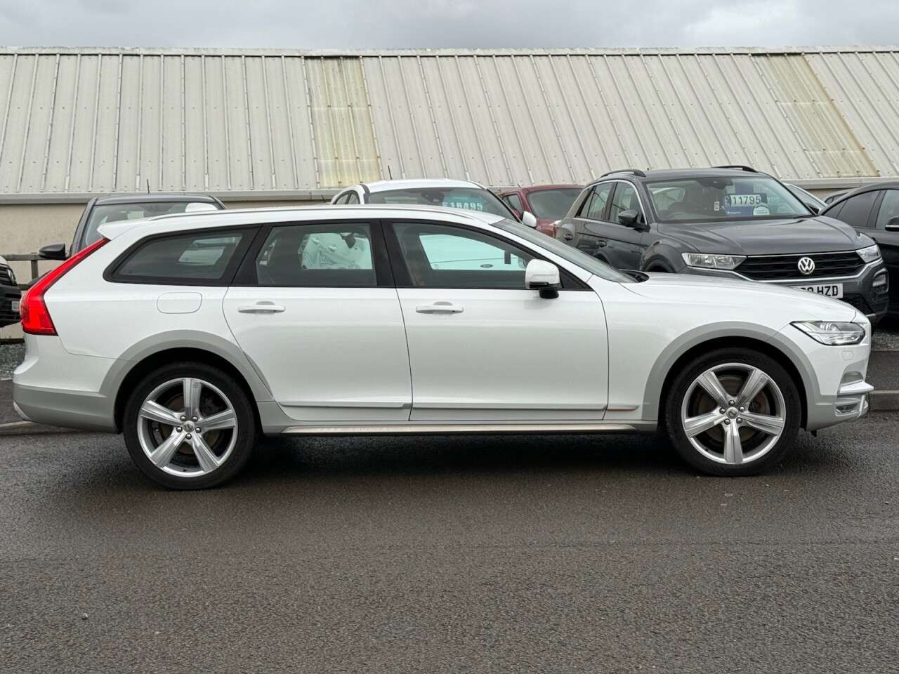 A 2018 VOLVO V90 CROSS COUNTRY 2.0 T6 Volvo Ocean Race Estate 5dr Petrol Auto AWD Euro 6 (s/s) (310 ps) A 2018 VOLVO V90 CROSS COUNTRY 2.0 T6 Volvo Ocean Race Estate 5dr Petrol Auto AWD Euro 6 (s/s) (310 ps)