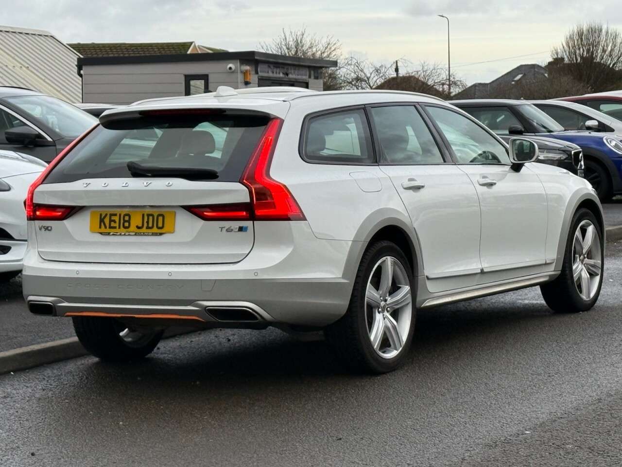 A 2018 VOLVO V90 CROSS COUNTRY 2.0 T6 Volvo Ocean Race Estate 5dr Petrol Auto AWD Euro 6 (s/s) (310 ps) A 2018 VOLVO V90 CROSS COUNTRY 2.0 T6 Volvo Ocean Race Estate 5dr Petrol Auto AWD Euro 6 (s/s) (310 ps)