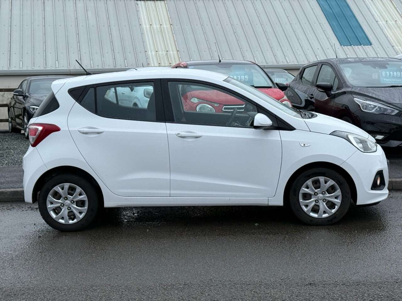 A 2016 HYUNDAI I10 1.2 SE Hatchback 5dr Petrol Auto Euro 6 (87 ps) A 2016 HYUNDAI I10 1.2 SE Hatchback 5dr Petrol Auto Euro 6 (87 ps)