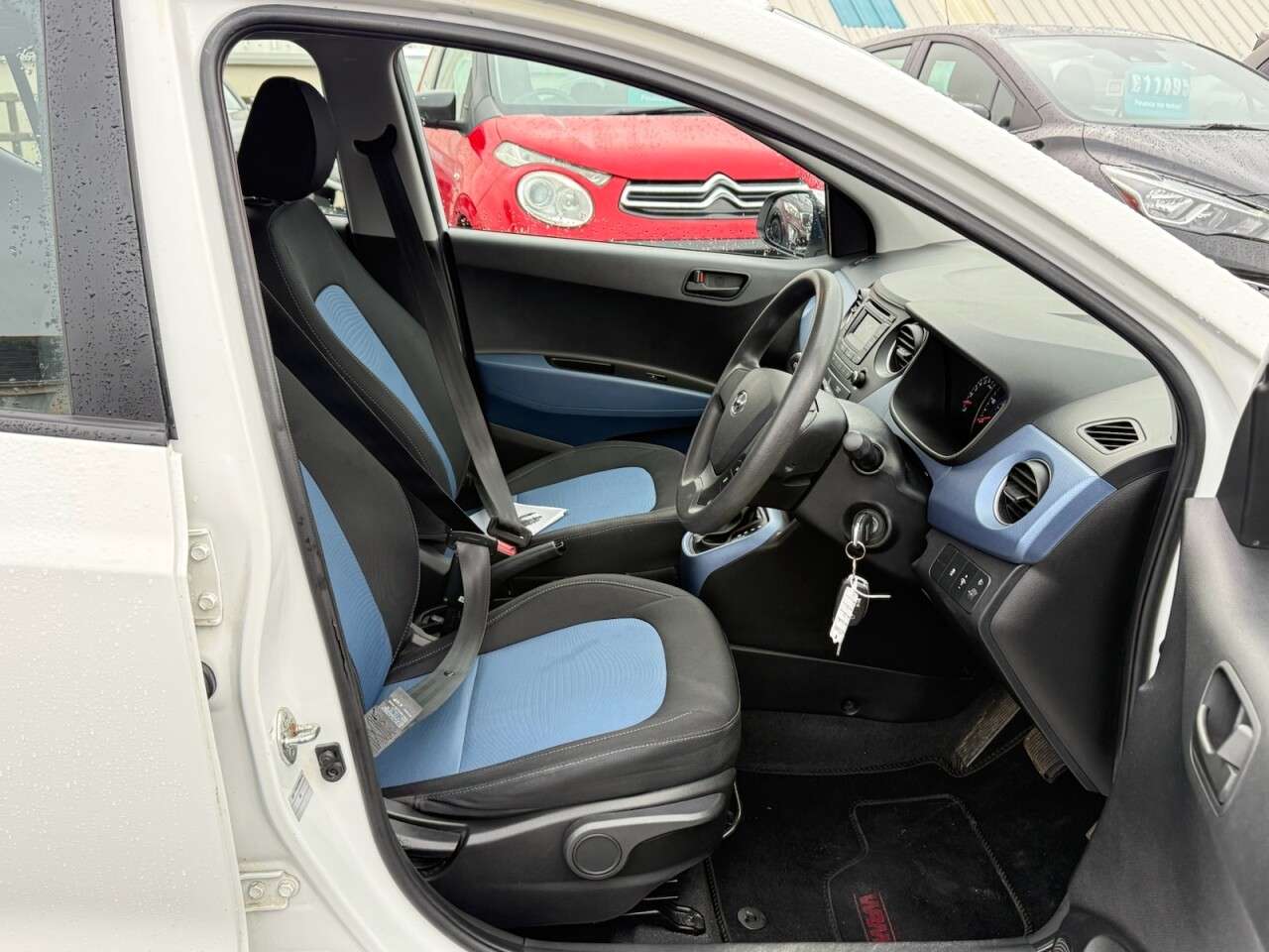 A 2016 HYUNDAI I10 1.2 SE Hatchback 5dr Petrol Auto Euro 6 (87 ps) A 2016 HYUNDAI I10 1.2 SE Hatchback 5dr Petrol Auto Euro 6 (87 ps)