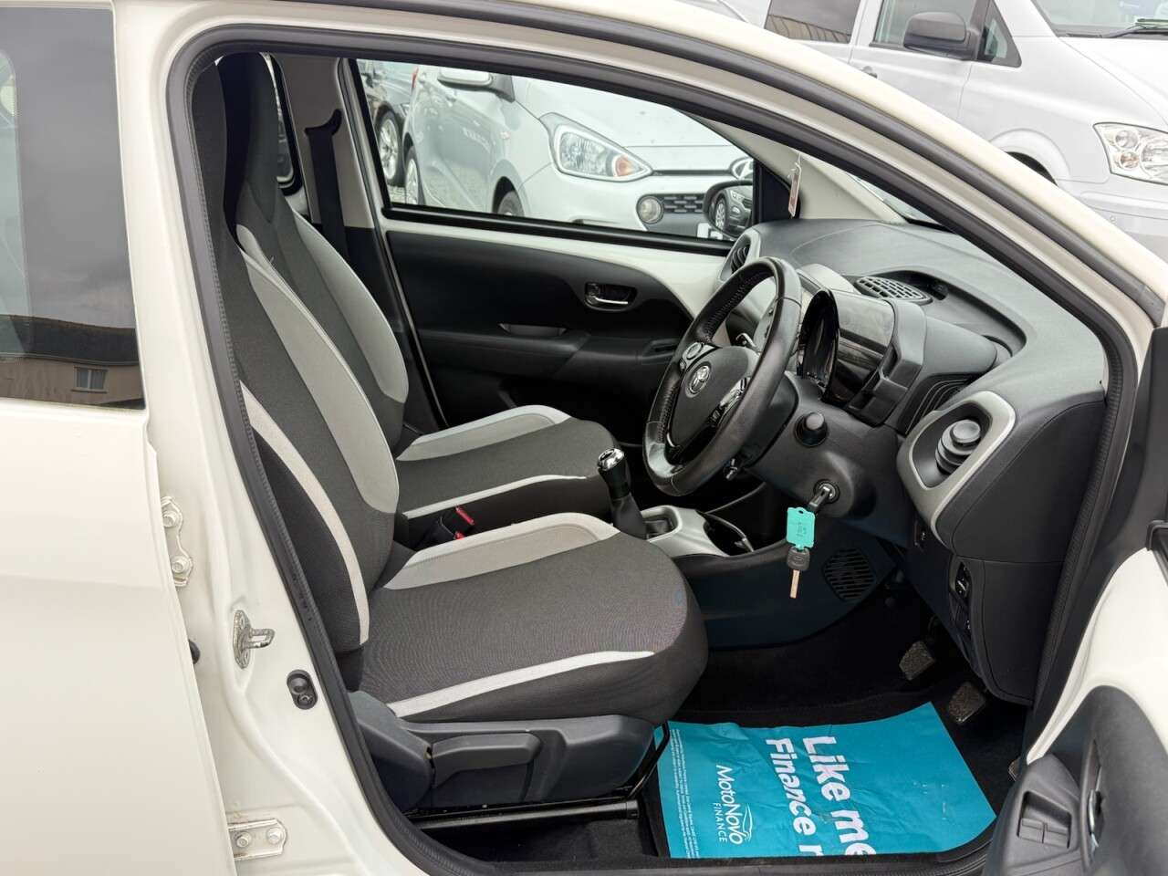 A 2016 TOYOTA AYGO 1.0 VVT-i x-play Hatchback 5dr Petrol Manual Euro 6 (68 ps) A 2016 TOYOTA AYGO 1.0 VVT-i x-play Hatchback 5dr Petrol Manual Euro 6 (68 ps)