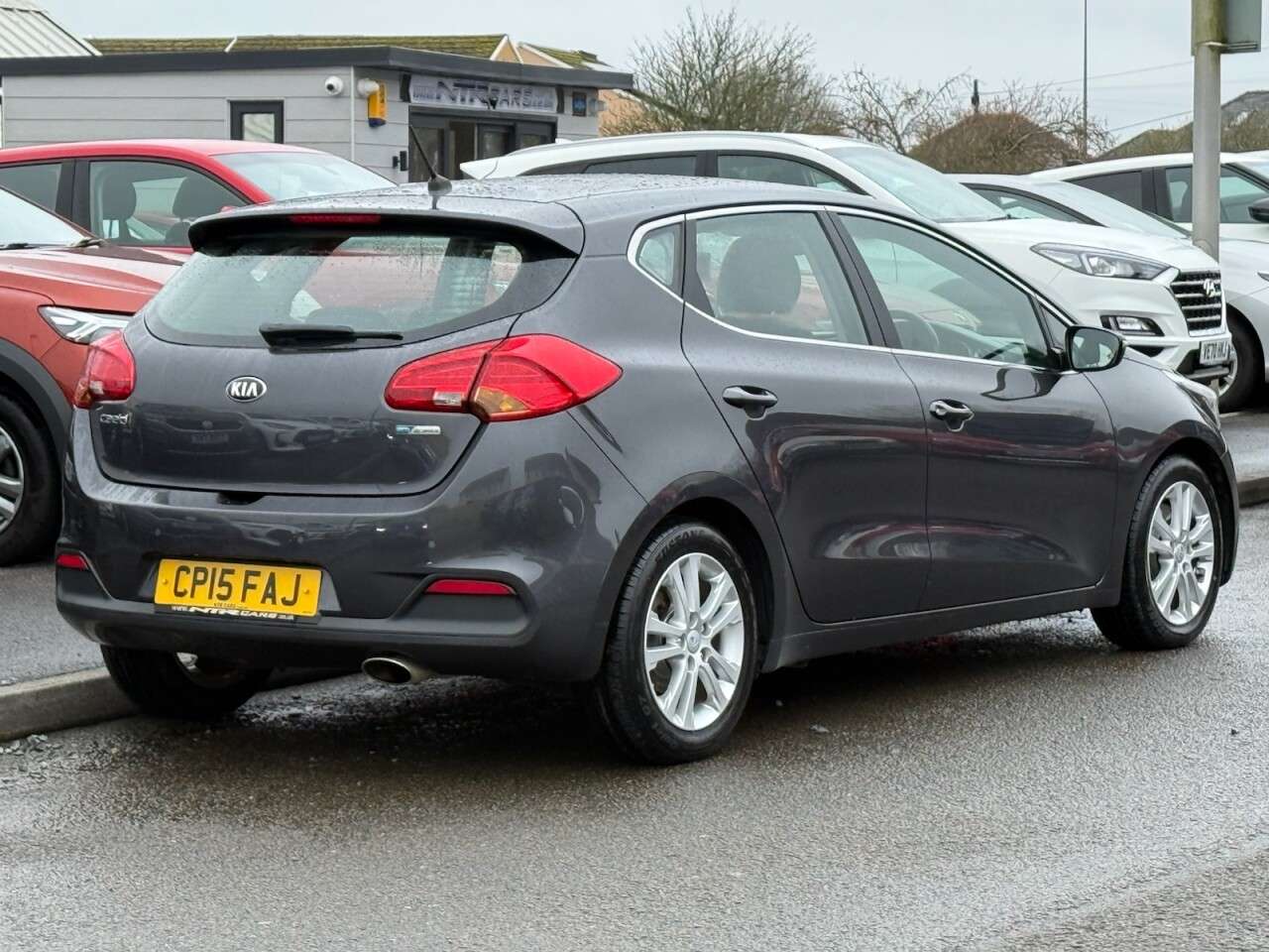 A 2015 KIA CEED 1.6 CRDi EcoDynamics 2 Hatchback 5dr Diesel Manual Euro 5 (s/s) (126 bhp) A 2015 KIA CEED 1.6 CRDi EcoDynamics 2 Hatchback 5dr Diesel Manual Euro 5 (s/s) (126 bhp)