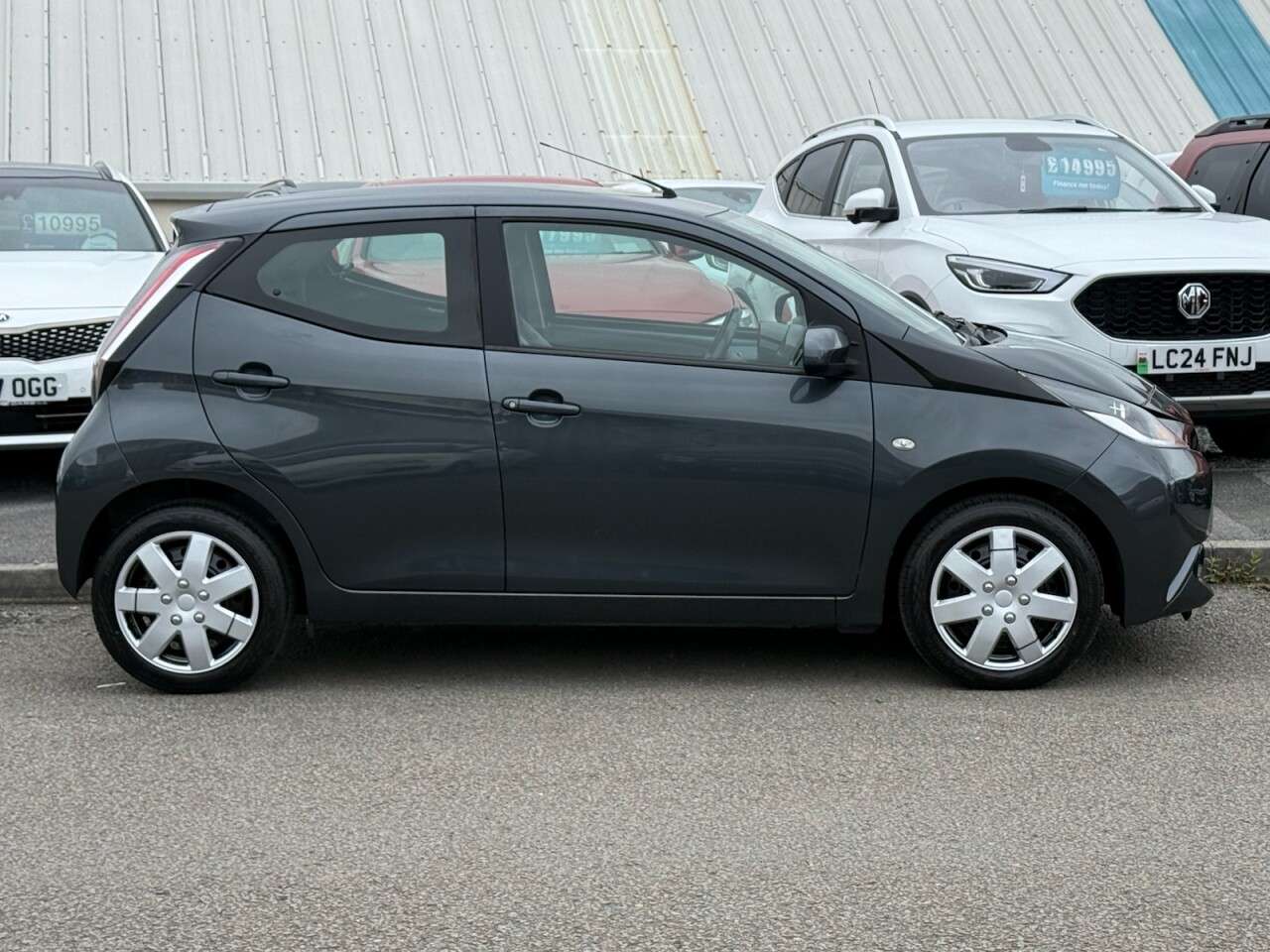 A 2018 TOYOTA AYGO 1.0 VVT-i x-play Hatchback 5dr Petrol Manual Euro 6 (68 ps) A 2018 TOYOTA AYGO 1.0 VVT-i x-play Hatchback 5dr Petrol Manual Euro 6 (68 ps)
