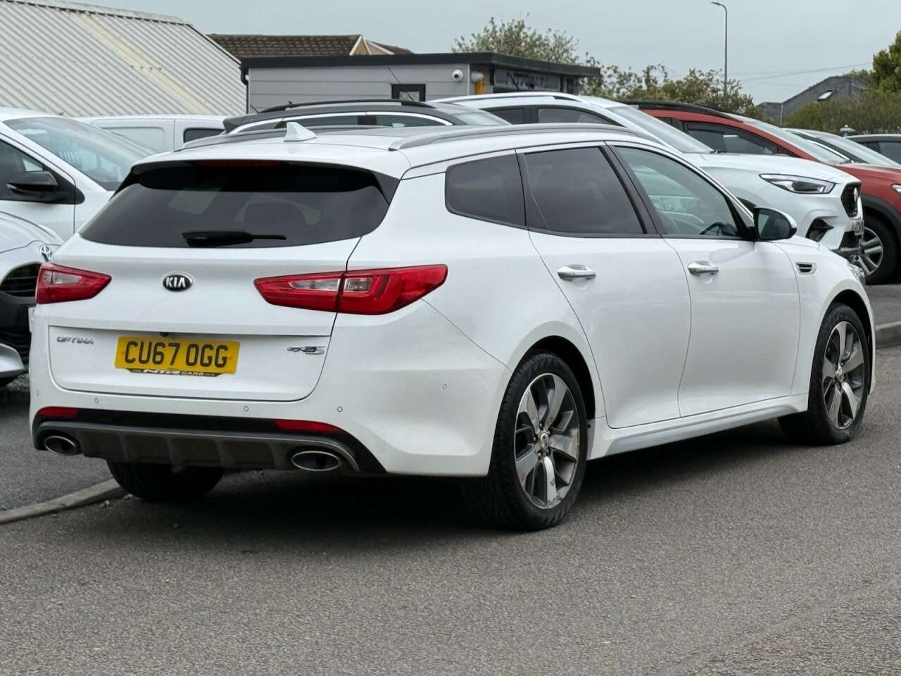 A 2017 KIA OPTIMA 1.7 CRDi GT-Line S Sportswagon 5dr Diesel DCT Euro 6 (s/s) (139 bhp) A 2017 KIA OPTIMA 1.7 CRDi GT-Line S Sportswagon 5dr Diesel DCT Euro 6 (s/s) (139 bhp)