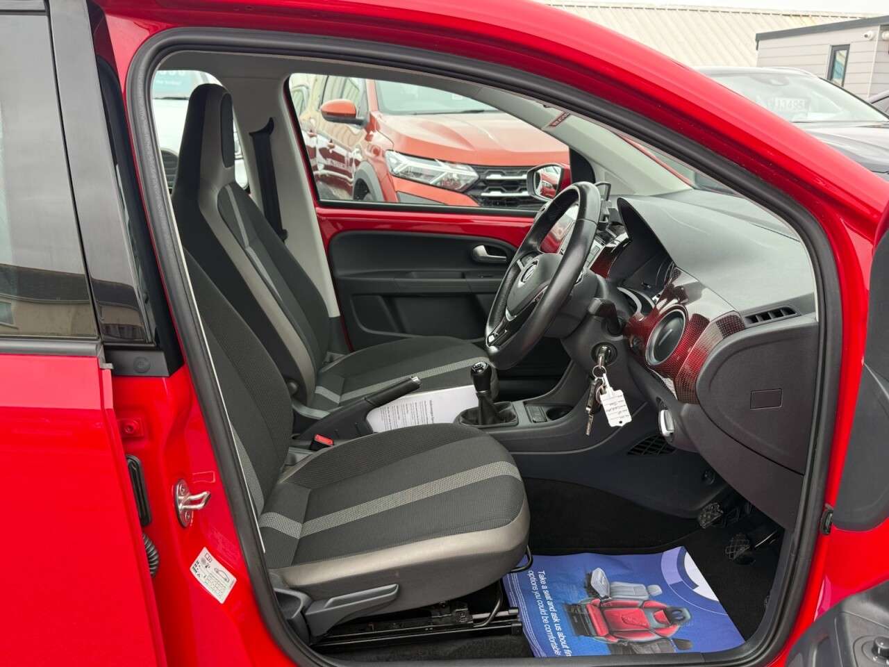 A 2018 VOLKSWAGEN UP! 1.0 High up! Hatchback 5dr Petrol Manual Euro 6 (s/s) (90 ps) A 2018 VOLKSWAGEN UP! 1.0 High up! Hatchback 5dr Petrol Manual Euro 6 (s/s) (90 ps)