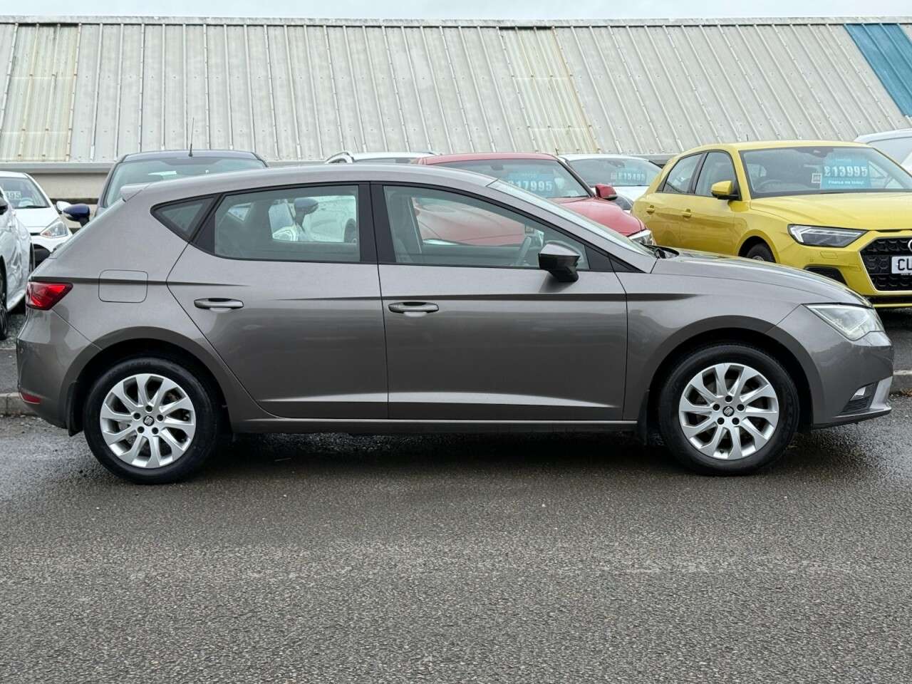 A 2014 SEAT LEON 1.6 TDI CR SE Hatchback 5dr Diesel Manual Euro 5 (s/s) (105 ps) A 2014 SEAT LEON 1.6 TDI CR SE Hatchback 5dr Diesel Manual Euro 5 (s/s) (105 ps)