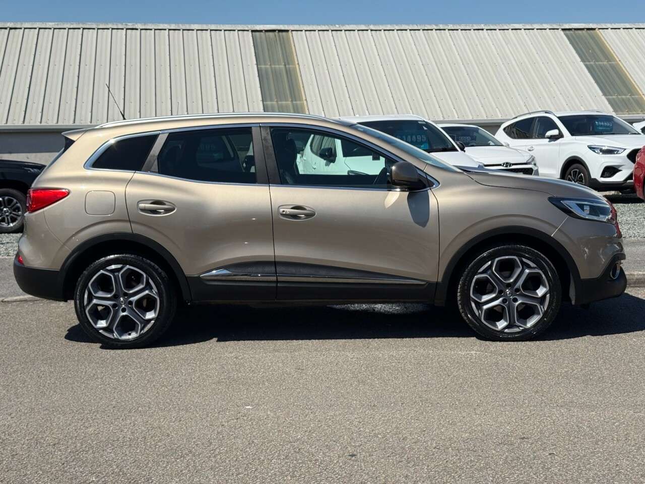 A 2017 RENAULT KADJAR 1.5 dCi Dynamique S Nav SUV 5dr Diesel Manual Euro 6 (s/s) (110 ps) A 2017 RENAULT KADJAR 1.5 dCi Dynamique S Nav SUV 5dr Diesel Manual Euro 6 (s/s) (110 ps)