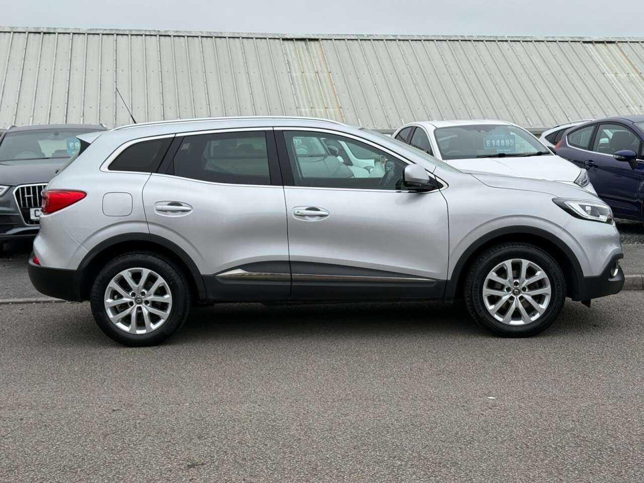 A 2017 RENAULT KADJAR 1.5 dCi Dynamique Nav SUV 5dr Diesel EDC Euro 6 (s/s) (110 ps) A 2017 RENAULT KADJAR 1.5 dCi Dynamique Nav SUV 5dr Diesel EDC Euro 6 (s/s) (110 ps)