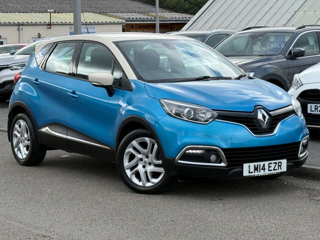 A 2014 RENAULT CAPTUR 1.5 dCi ENERGY Dynamique MediaNav SUV 5dr Diesel Manual Euro 5 (s/s) (90 ps A 2014 RENAULT CAPTUR 1.5 dCi ENERGY Dynamique MediaNav SUV 5dr Diesel Manual Euro 5 (s/s) (90 ps