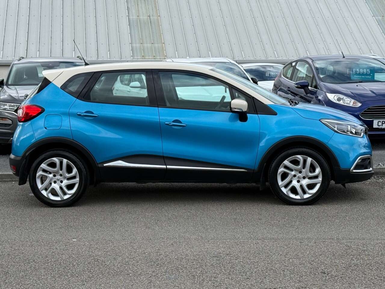 A 2014 RENAULT CAPTUR 1.5 dCi ENERGY Dynamique MediaNav SUV 5dr Diesel Manual Euro 5 (s/s) (90 ps A 2014 RENAULT CAPTUR 1.5 dCi ENERGY Dynamique MediaNav SUV 5dr Diesel Manual Euro 5 (s/s) (90 ps