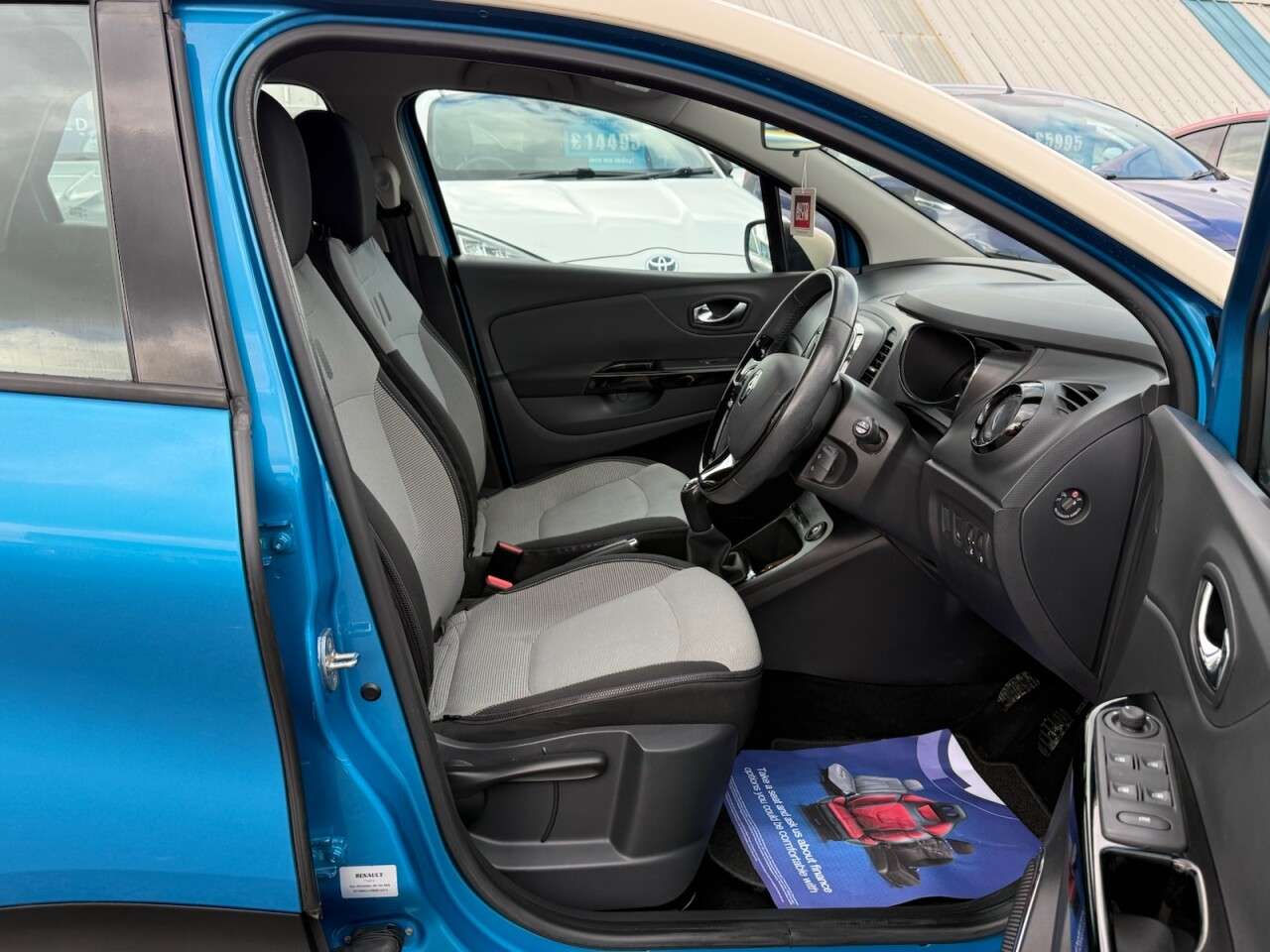 A 2014 RENAULT CAPTUR 1.5 dCi ENERGY Dynamique MediaNav SUV 5dr Diesel Manual Euro 5 (s/s) (90 ps A 2014 RENAULT CAPTUR 1.5 dCi ENERGY Dynamique MediaNav SUV 5dr Diesel Manual Euro 5 (s/s) (90 ps