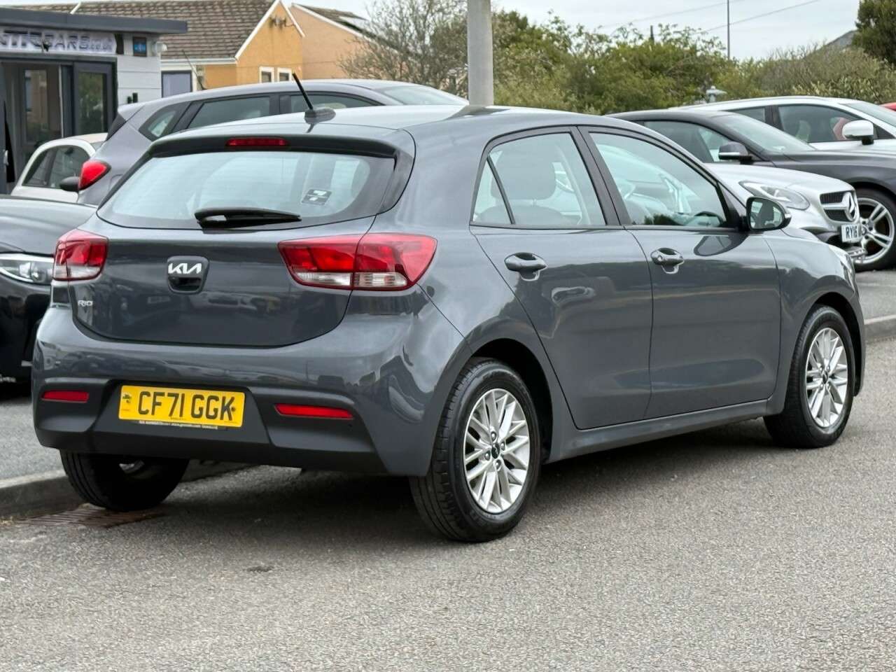 A 2021 KIA RIO 1.0 T-GDi 2 Hatchback 5dr Petrol Manual Euro 6 (s/s) (99 bhp) A 2021 KIA RIO 1.0 T-GDi 2 Hatchback 5dr Petrol Manual Euro 6 (s/s) (99 bhp)