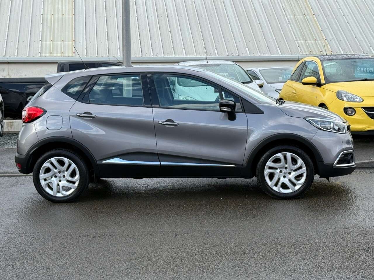 A 2016 RENAULT CAPTUR 1.5 dCi ENERGY Dynamique Nav SUV 5dr Diesel Manual Euro 6 (s/s) (90 ps) A 2016 RENAULT CAPTUR 1.5 dCi ENERGY Dynamique Nav SUV 5dr Diesel Manual Euro 6 (s/s) (90 ps)