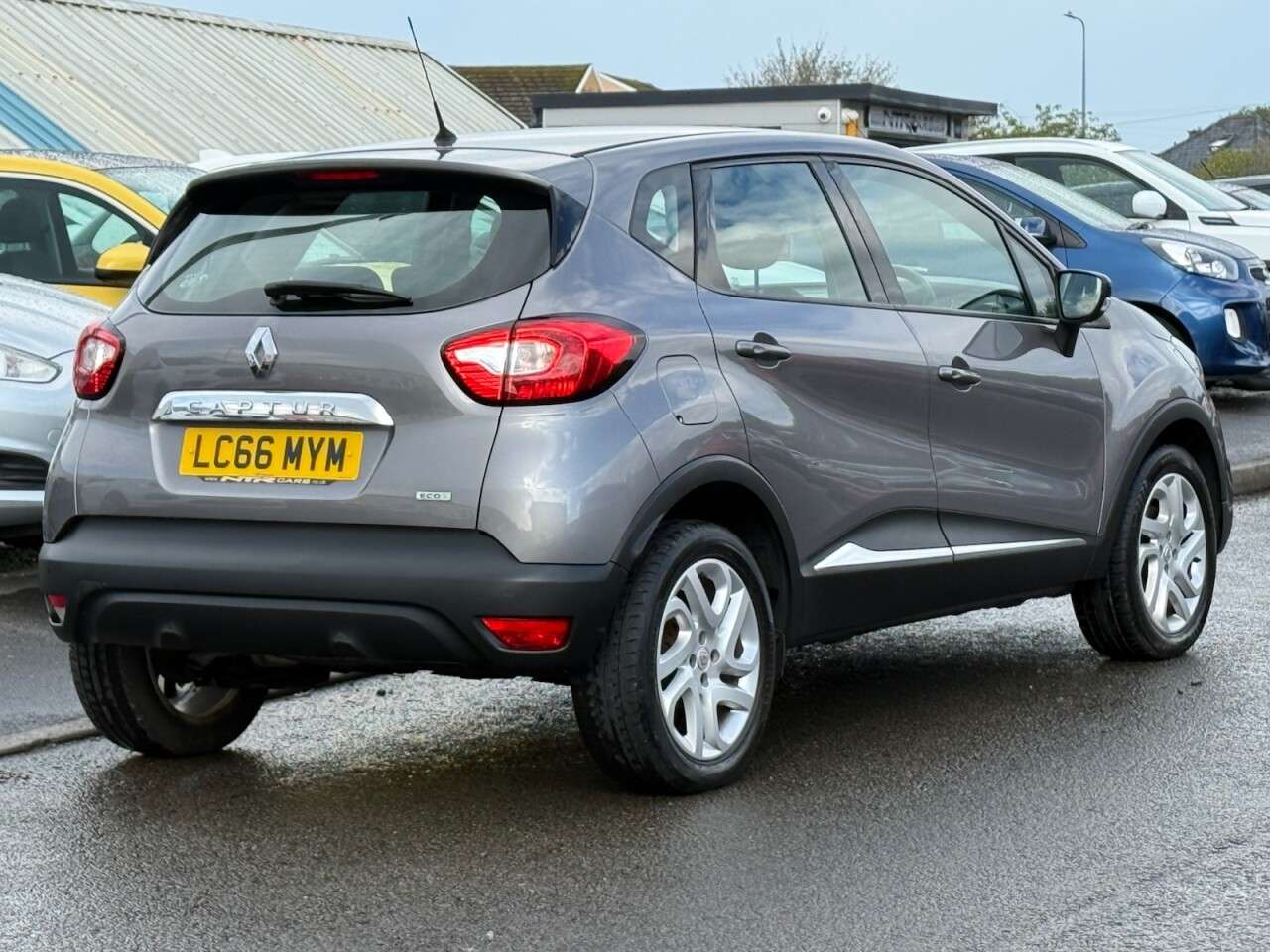 A 2016 RENAULT CAPTUR 1.5 dCi ENERGY Dynamique Nav SUV 5dr Diesel Manual Euro 6 (s/s) (90 ps) A 2016 RENAULT CAPTUR 1.5 dCi ENERGY Dynamique Nav SUV 5dr Diesel Manual Euro 6 (s/s) (90 ps)