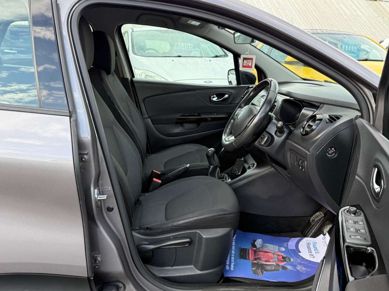 A 2016 RENAULT CAPTUR 1.5 dCi ENERGY Dynamique Nav SUV 5dr Diesel Manual Euro 6 (s/s) (90 ps) A 2016 RENAULT CAPTUR 1.5 dCi ENERGY Dynamique Nav SUV 5dr Diesel Manual Euro 6 (s/s) (90 ps)